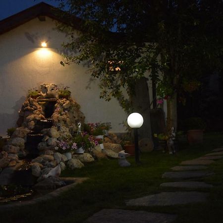Guest House Raiski Kаt Mezek Екстериор снимка
