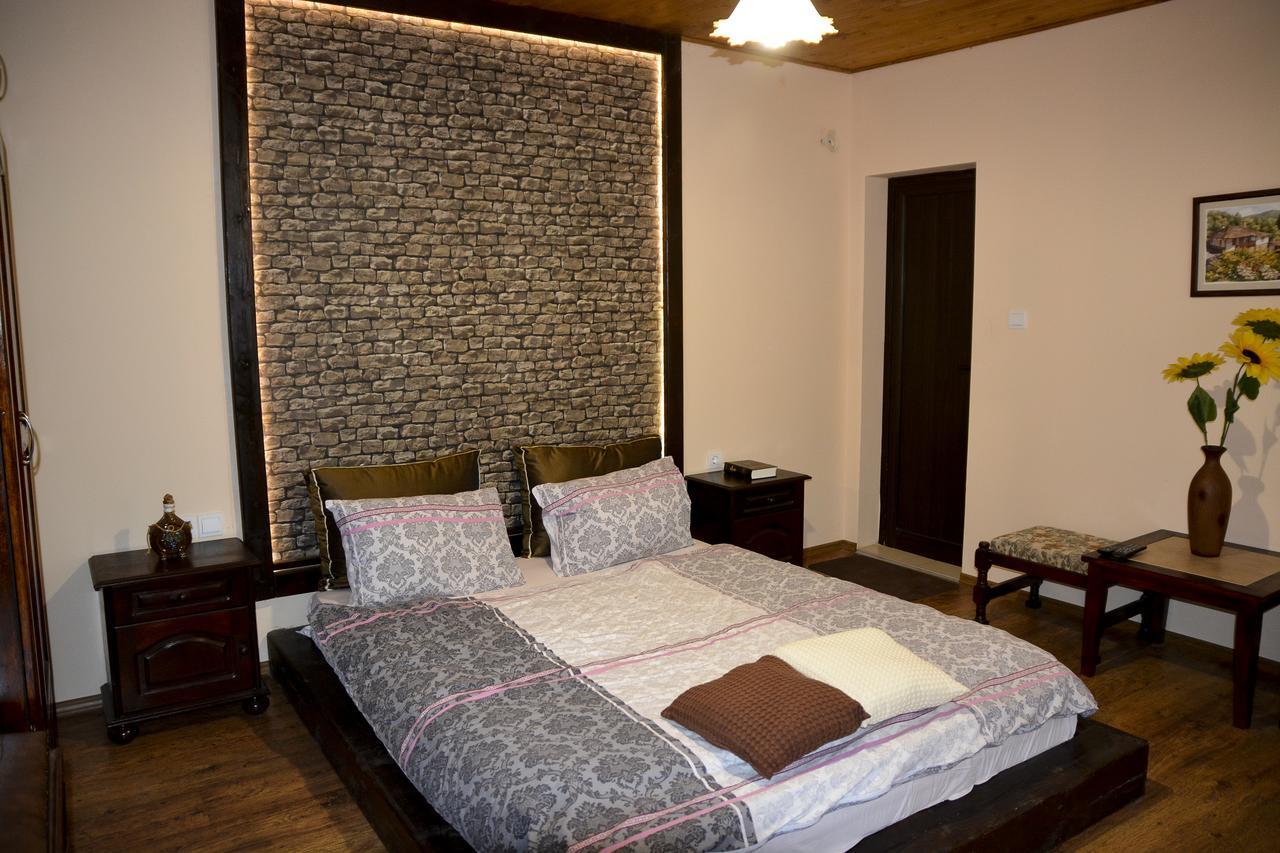Guest House Raiski Kаt Mezek Екстериор снимка