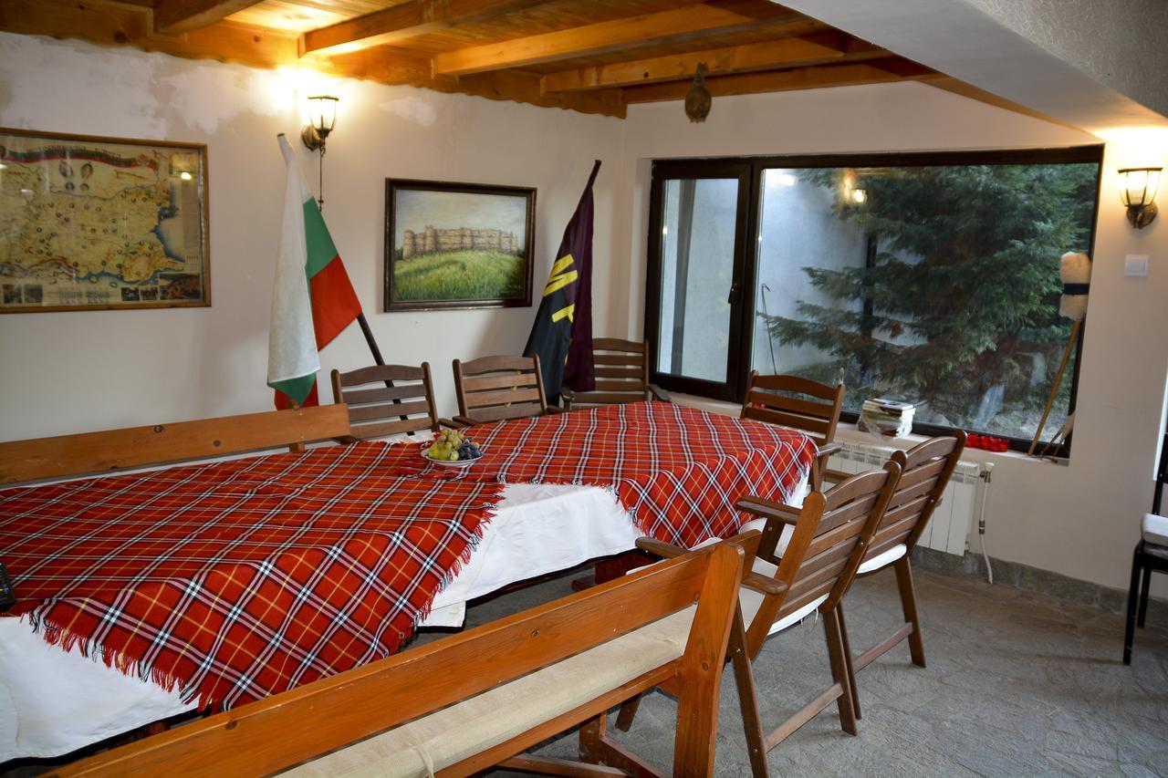 Guest House Raiski Kаt Mezek Екстериор снимка