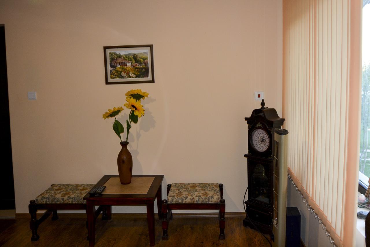 Guest House Raiski Kаt Mezek Екстериор снимка