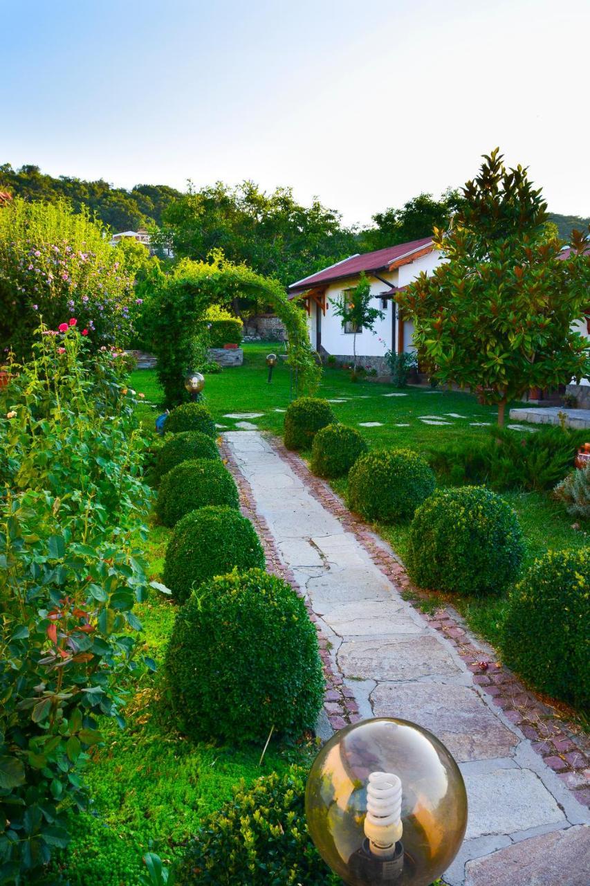 Guest House Raiski Kаt Mezek Екстериор снимка