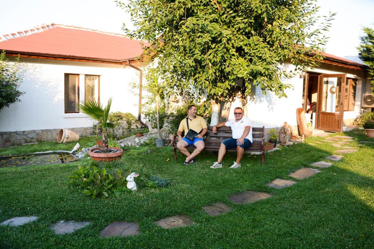 Guest House Raiski Kаt Mezek Екстериор снимка