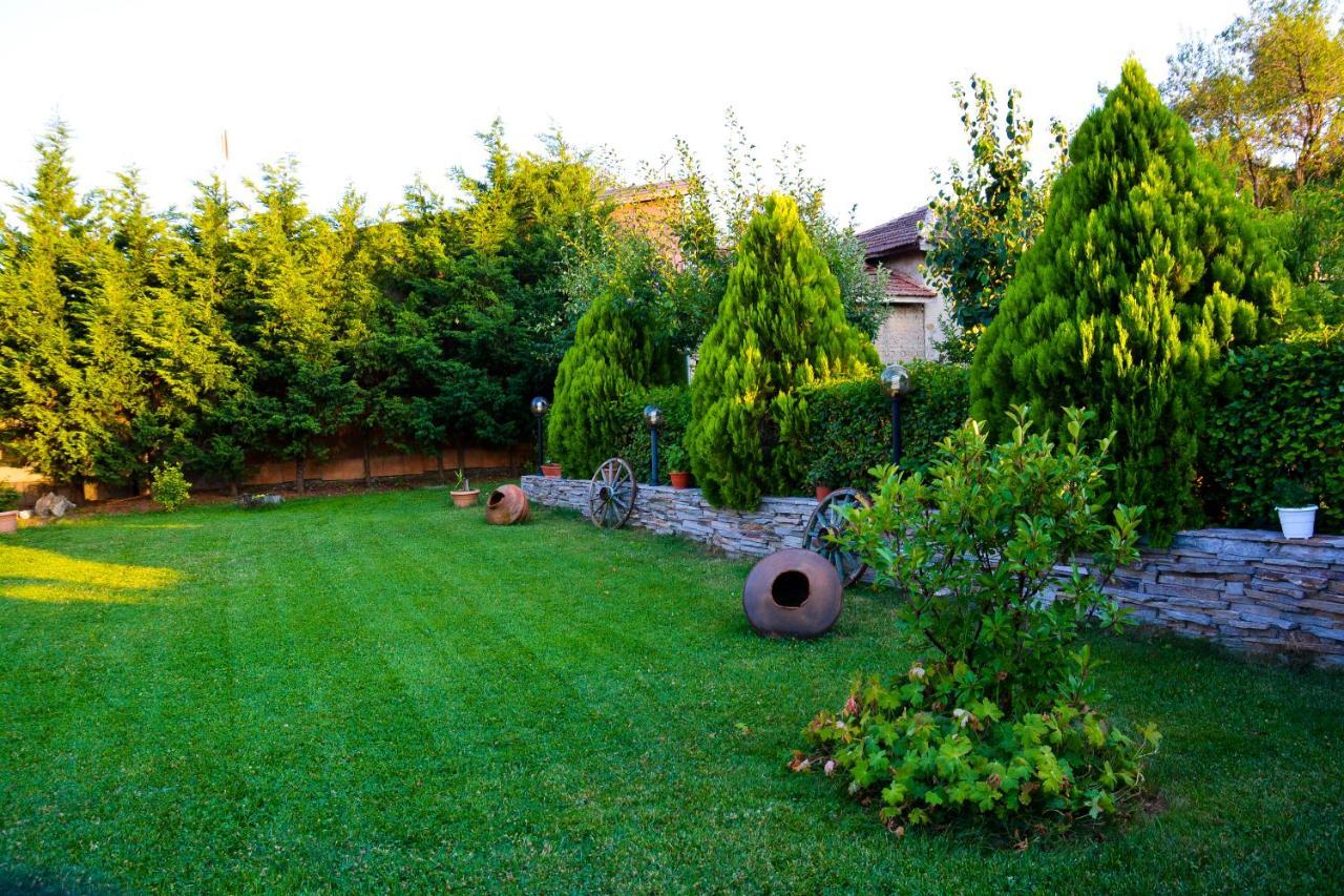 Guest House Raiski Kаt Mezek Екстериор снимка