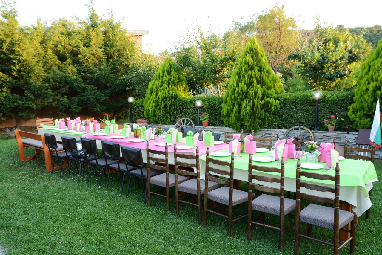 Guest House Raiski Kаt Mezek Екстериор снимка