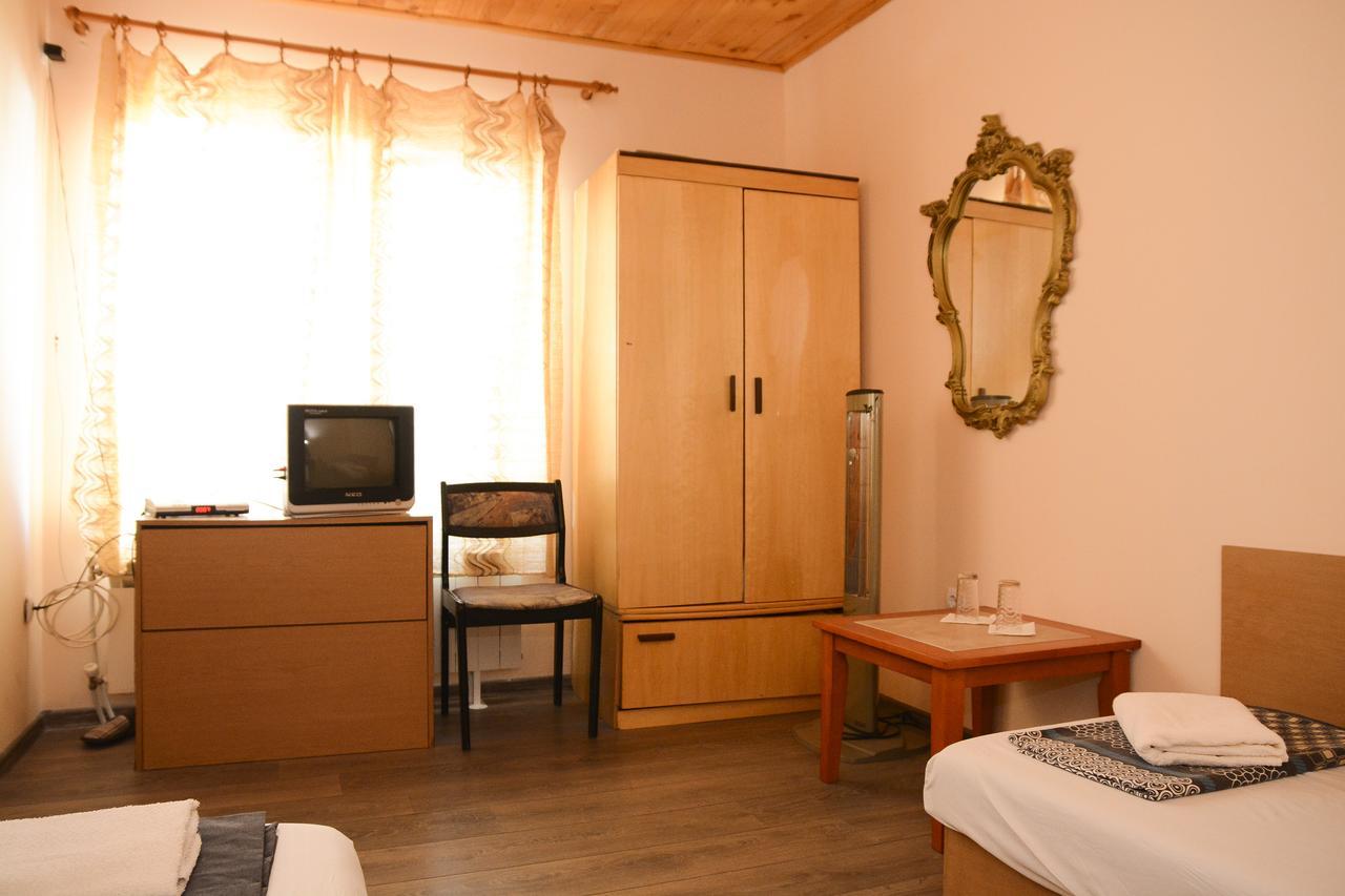Guest House Raiski Kаt Mezek Екстериор снимка