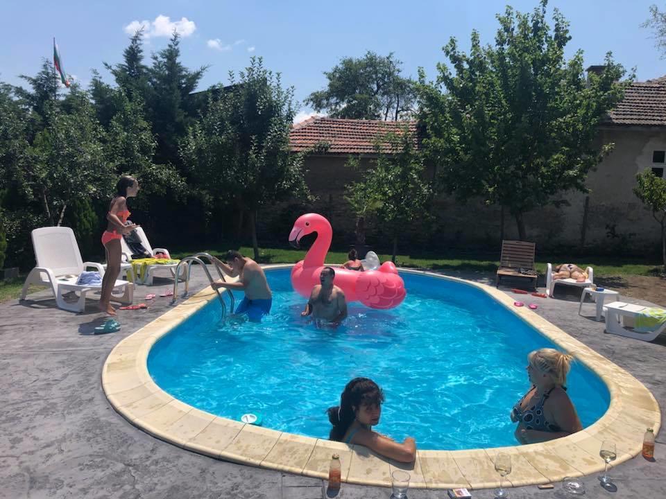 Guest House Raiski Kаt Mezek Екстериор снимка