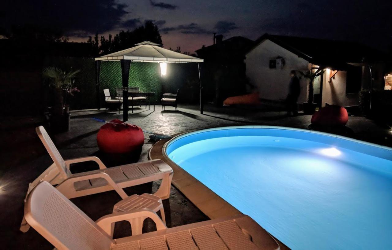 Guest House Raiski Kаt Mezek Екстериор снимка