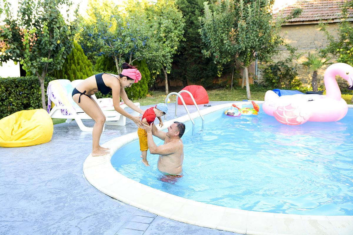 Guest House Raiski Kаt Mezek Екстериор снимка