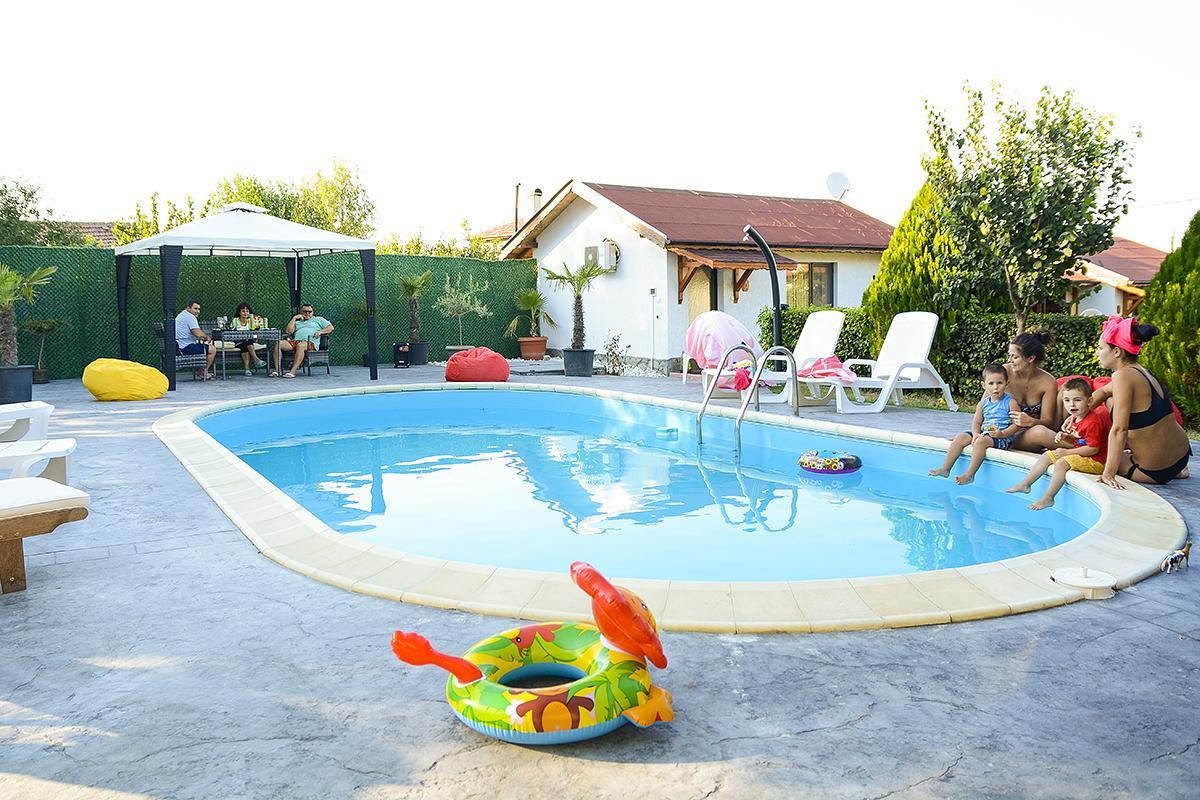 Guest House Raiski Kаt Mezek Екстериор снимка