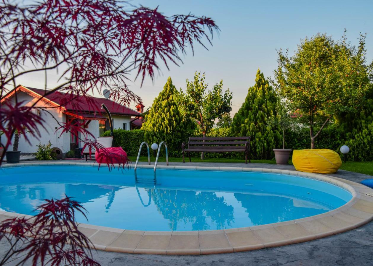 Guest House Raiski Kаt Mezek Екстериор снимка