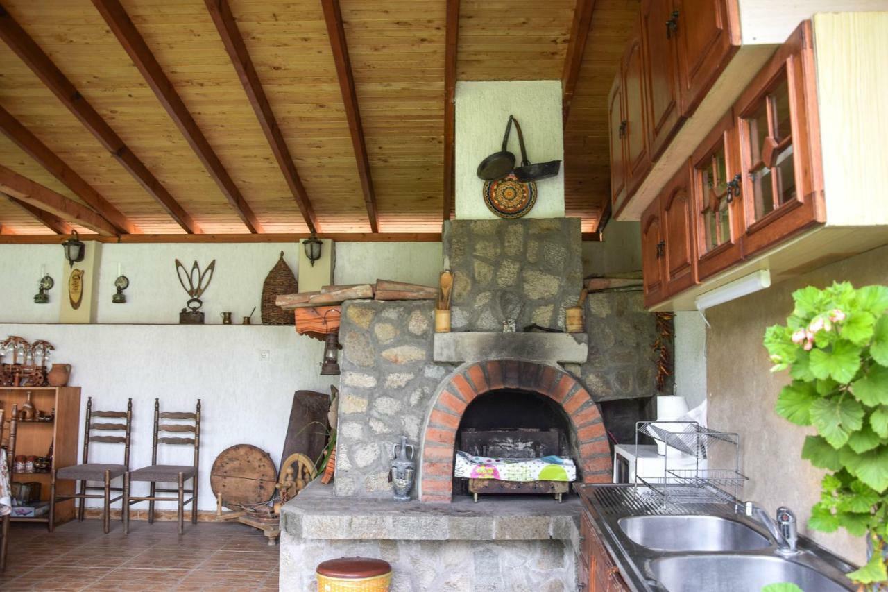 Guest House Raiski Kаt Mezek Екстериор снимка
