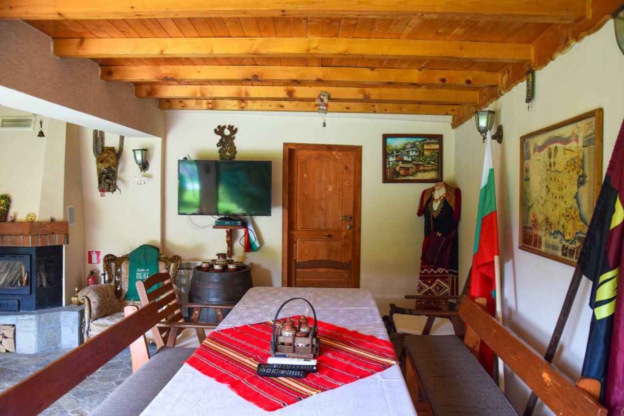 Guest House Raiski Kаt Mezek Екстериор снимка