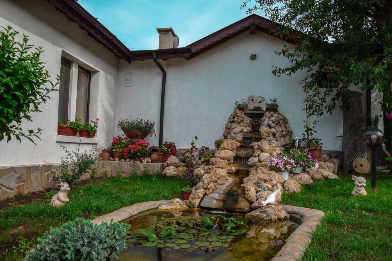 Guest House Raiski Kаt Mezek Екстериор снимка
