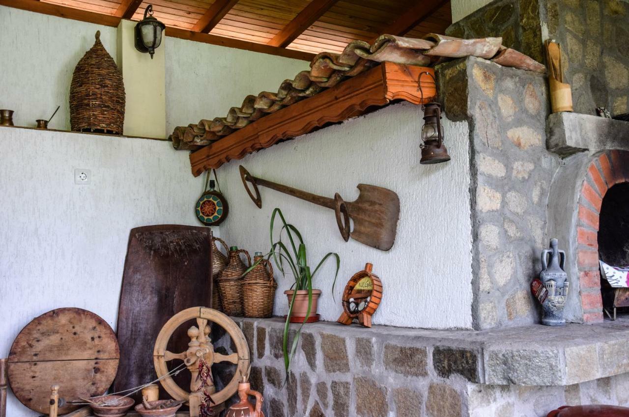 Guest House Raiski Kаt Mezek Екстериор снимка