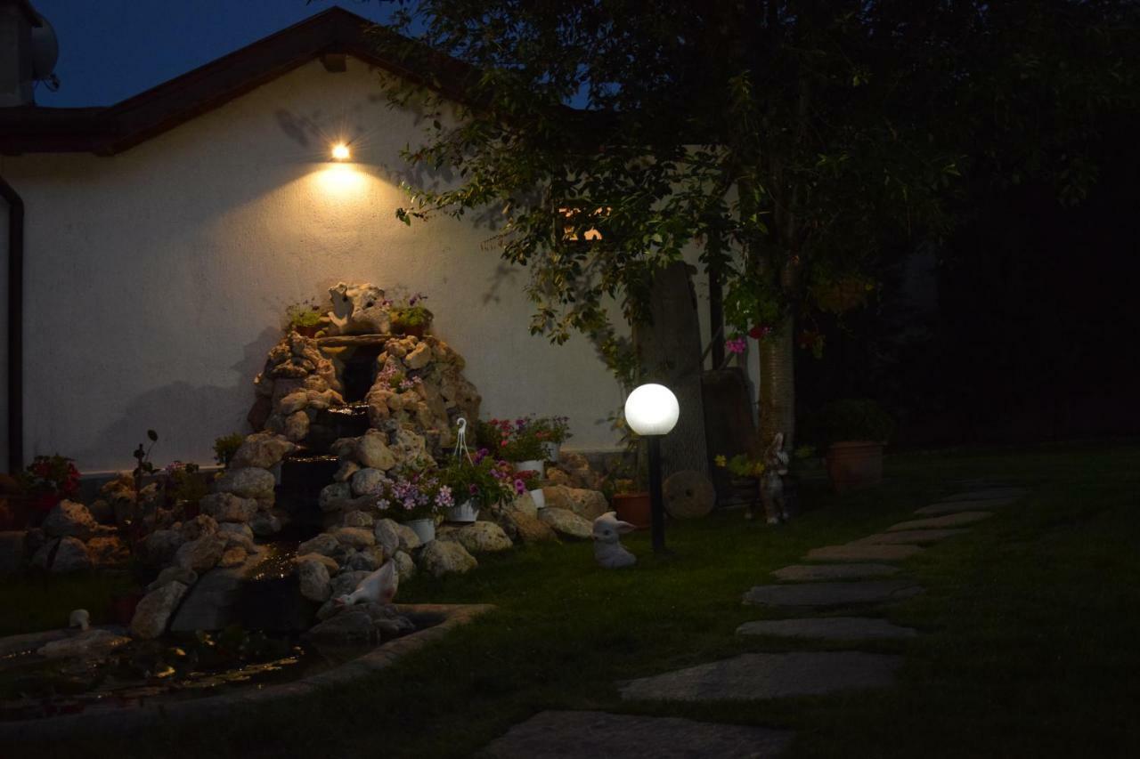 Guest House Raiski Kаt Mezek Екстериор снимка