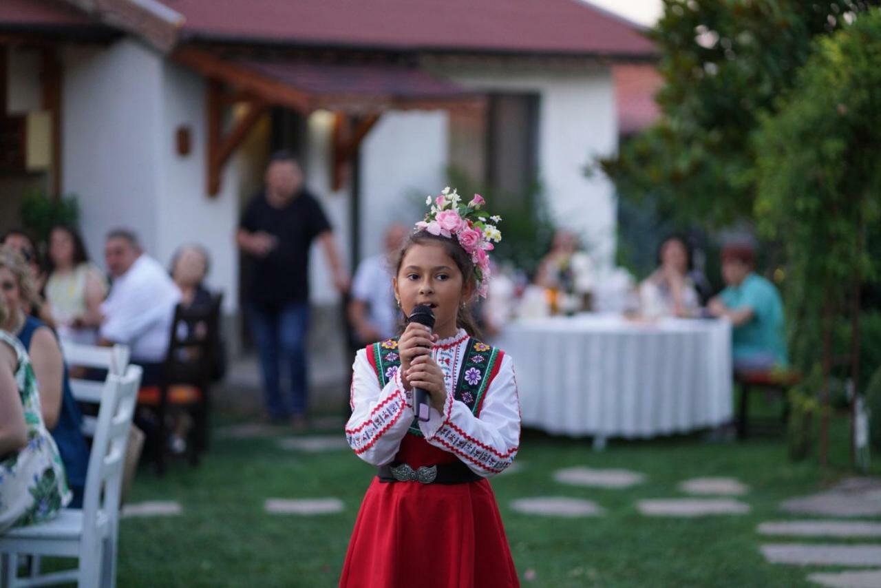 Guest House Raiski Kаt Mezek Екстериор снимка